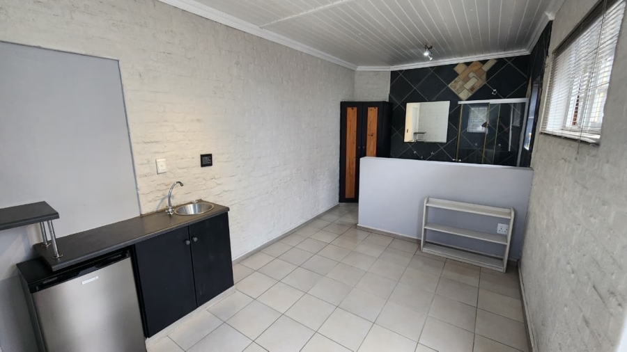 5 Bedroom Property for Sale in Middedorp Western Cape